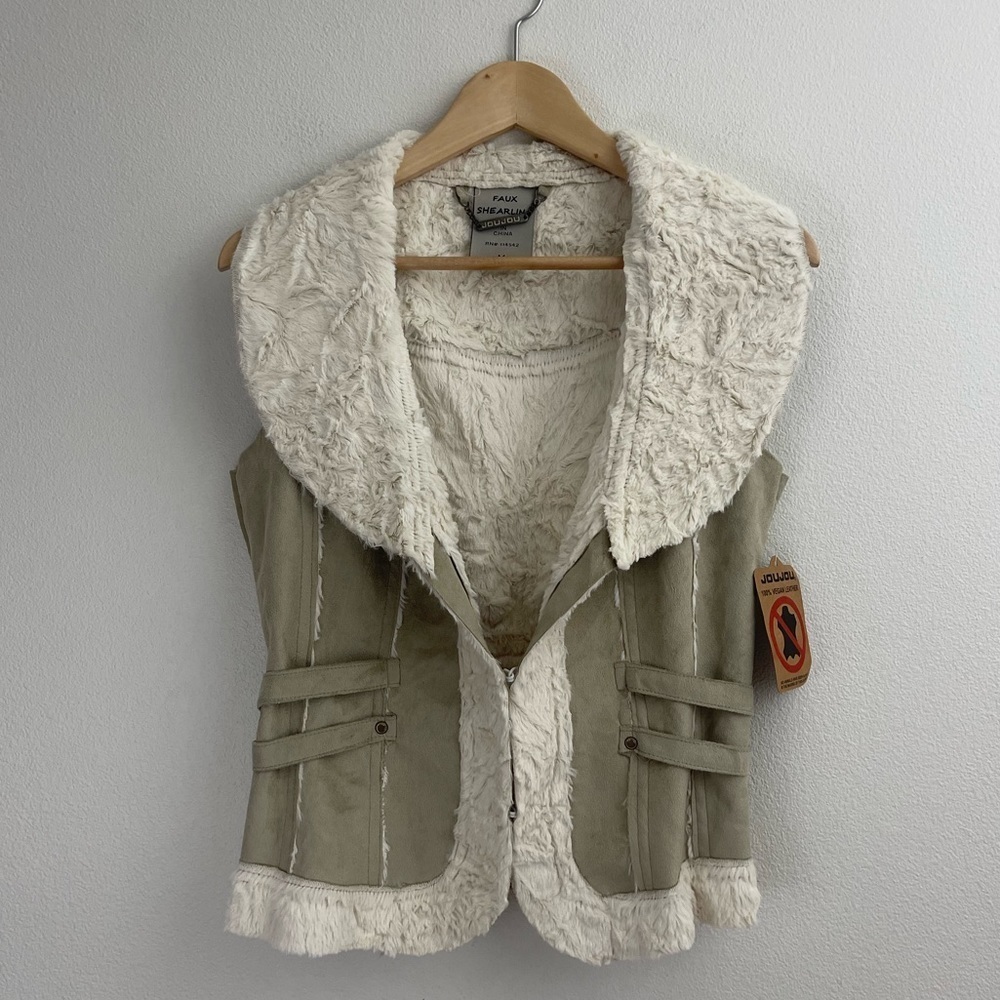 JOU JOU VEGAN LEATHER FAUZ SHEARLING LINED FITTED CREAM / LIGHT TAN VEST…